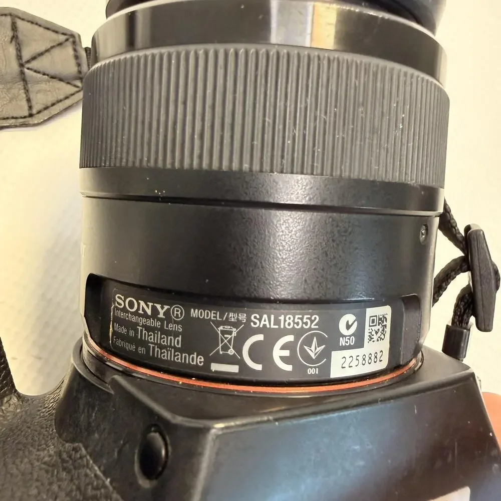 Sony Alpha SLT-A58 Digital SLR Camera 20.1 MP 18-55mm Lens Black Bag Charger